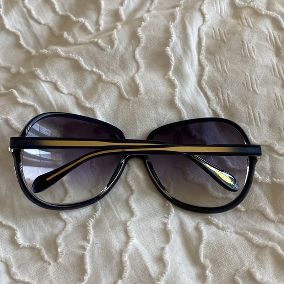 Oliver Peoples Sunnglasses - Picture 2 of 4